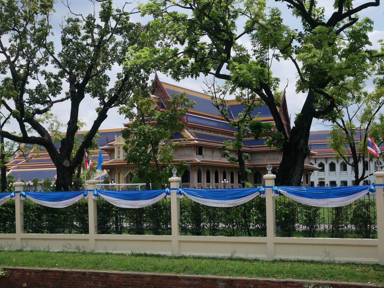 Vajiravudh College