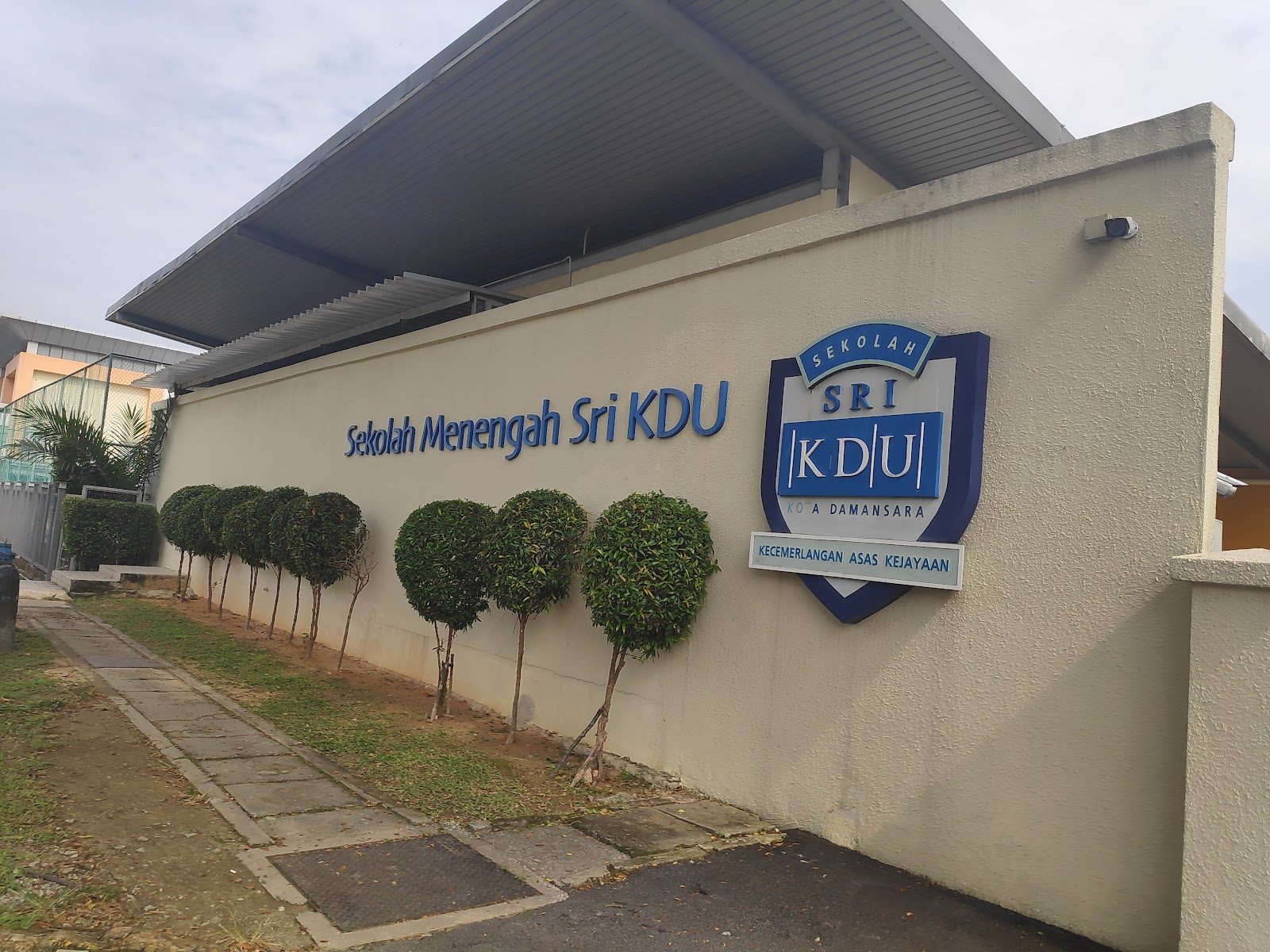 Sri KDU International School