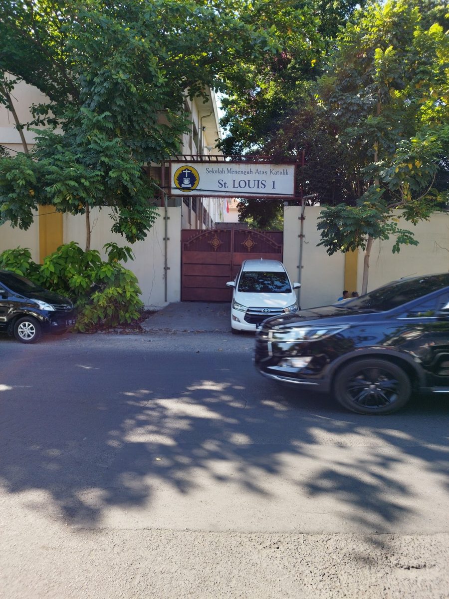 SMA Katolik St. Louis 1 Surabaya